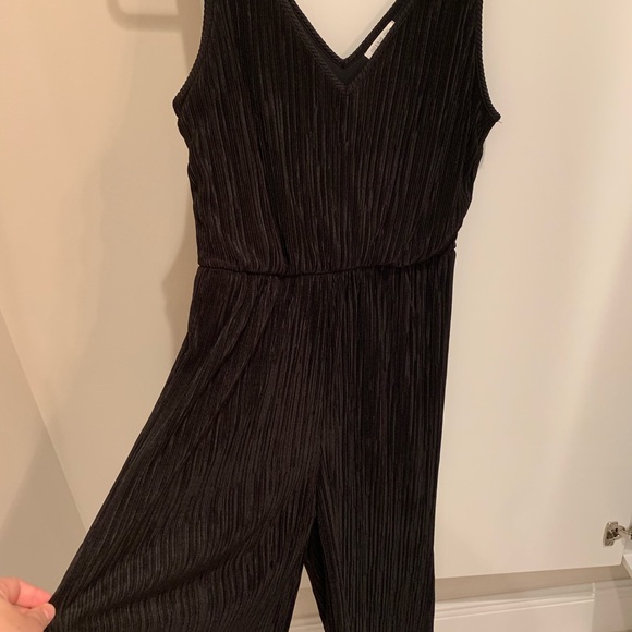 Black pleated jumpsuit - Picture 2 of 3